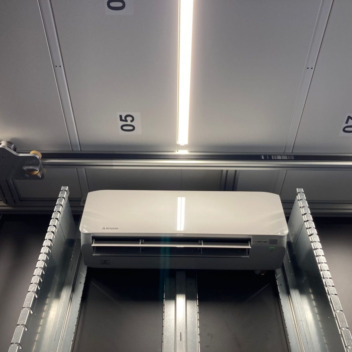 Klimagerät Technikraum Klimaanlage in Technikraum Kommissionierautomat IT Kühlung